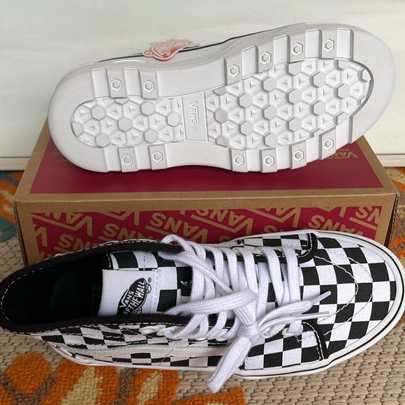 Vans WMNS Sentry Sk8-Hi
Checkerboard
VN0A5KY5705
Sneakers - Picture 3 of 16